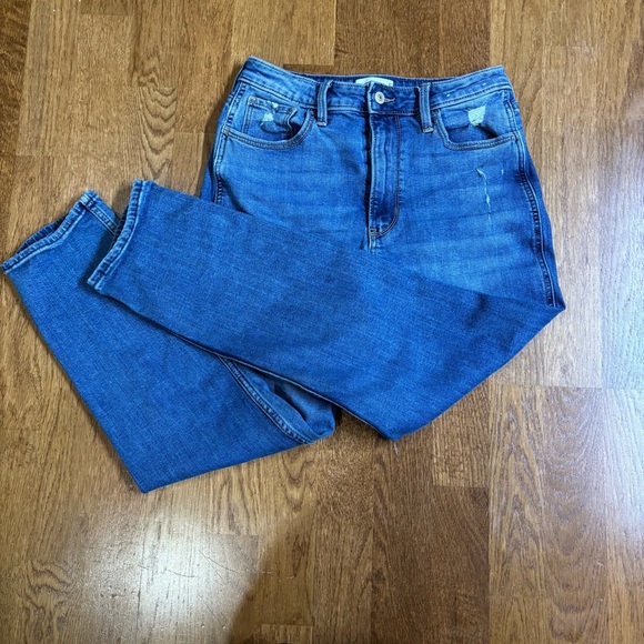 Abercrombie & Fitch Denim - Abercrombie and Fitch, the Mom high-rise jeans straight leg size 27